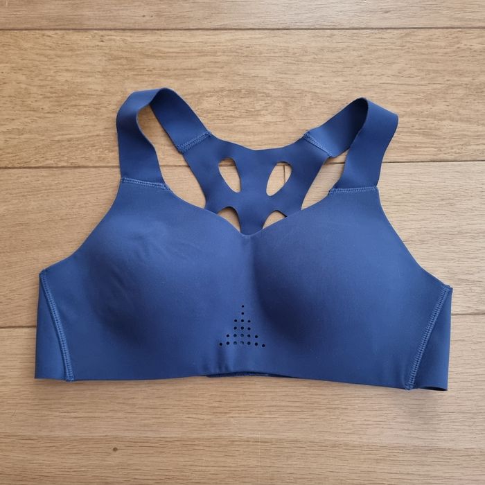 Black friday: Bustiera sport XS 30 RON