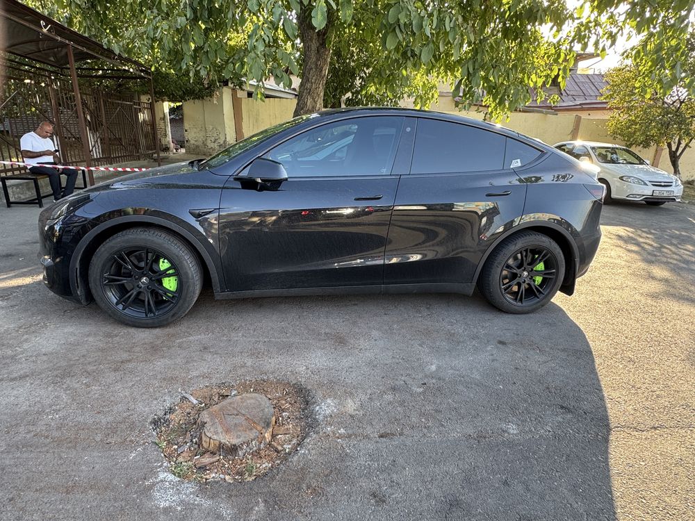 Продам Тесла Model Y.