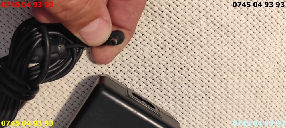 alimentator incarcator JVC 11V 1A mufa subtire rotunda