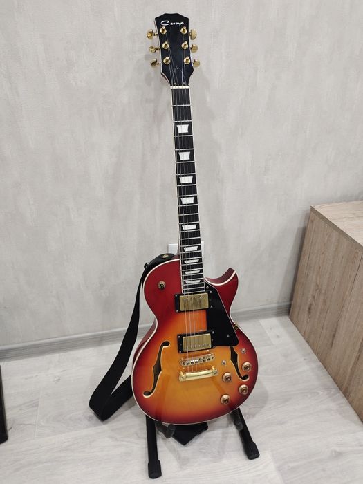 Les Paul Semi-Hollow.