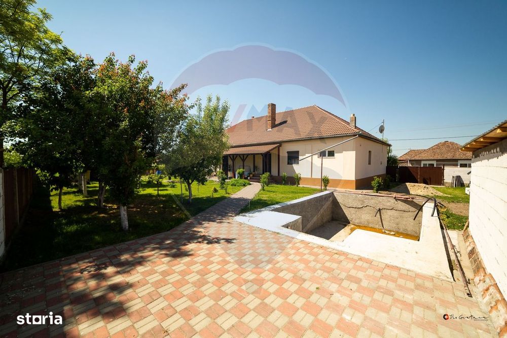 Vând/Schimb casă duplex 150 mp, piscină și curte la Turnu