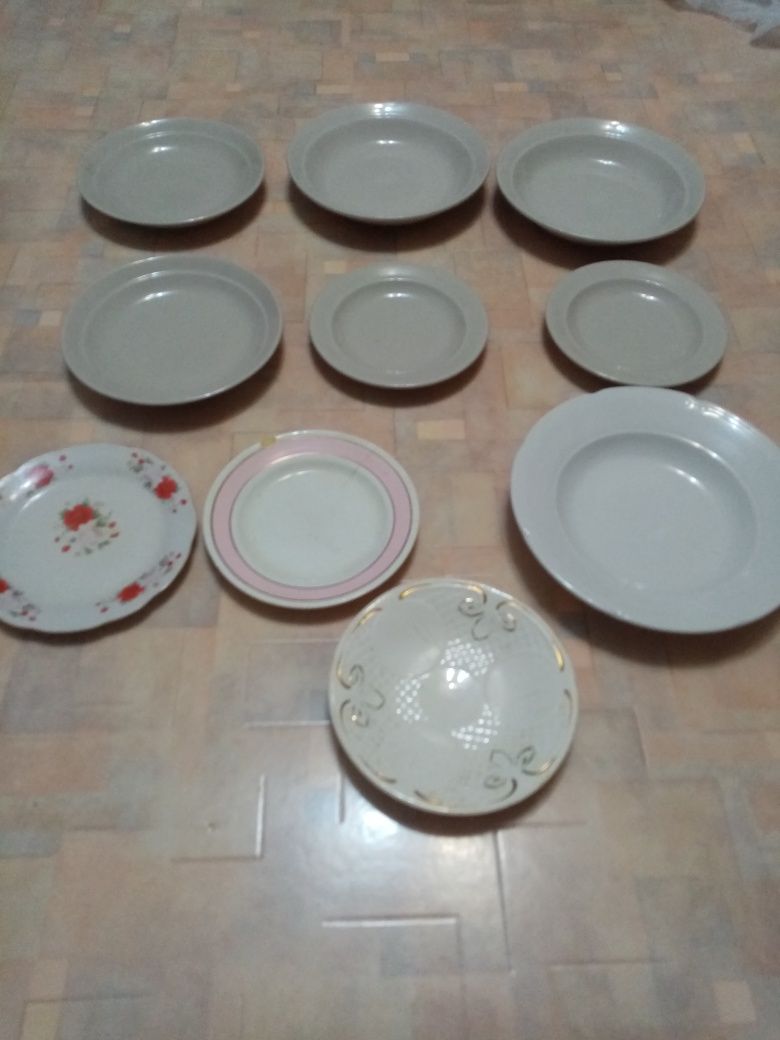 Продам тарелки разные