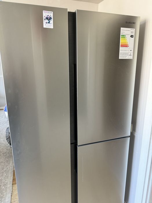 Продадим Side-by-Side холодильник Samsung RS-63R5571SL