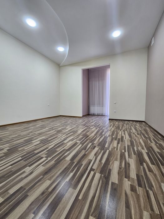 Кибрай марказида 4 қаватли янги нотурар бино сотилади.