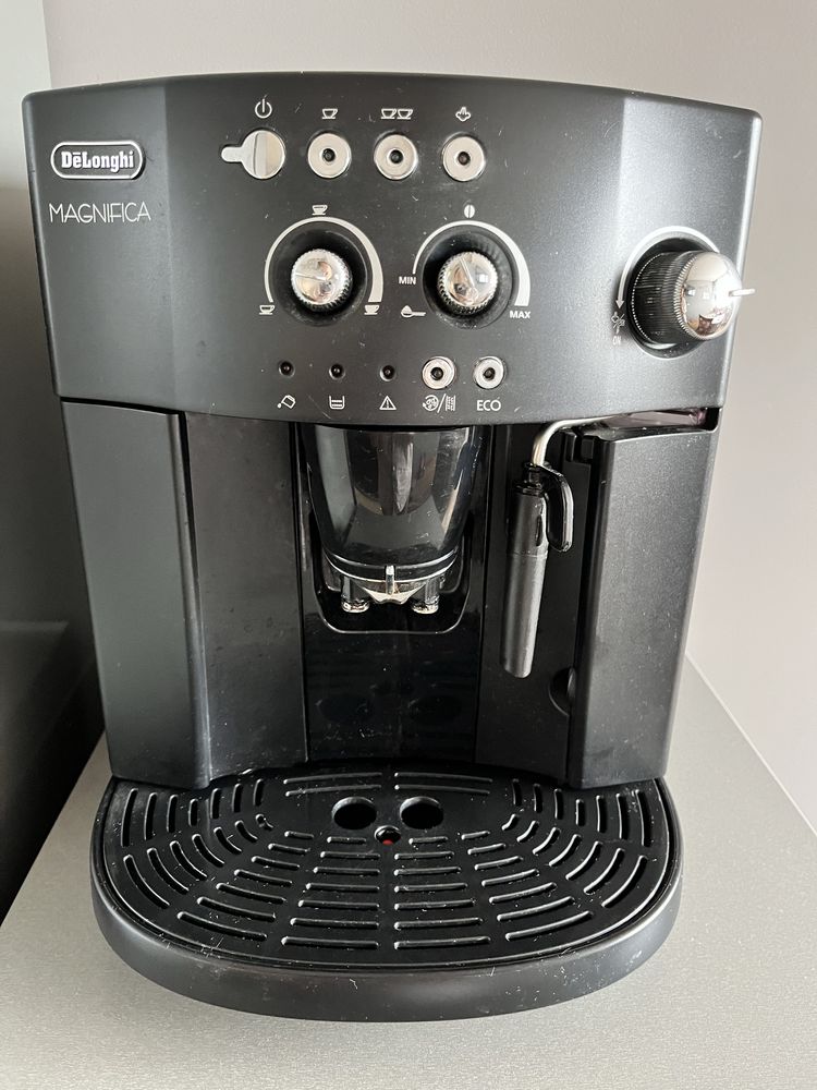 Кафеавтомат Delonghi Magnifica ESAM3000B