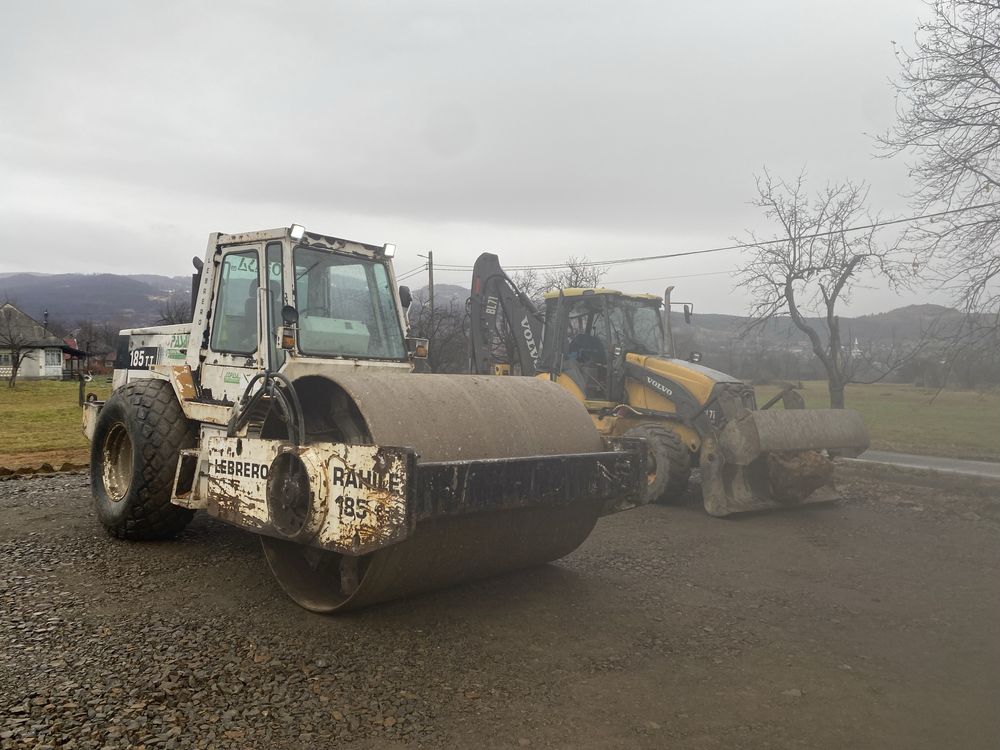 Închiriez cilindru compactor terasiere 18,5 tone