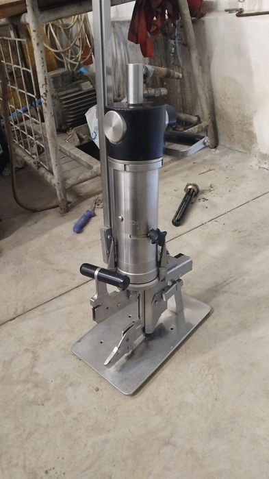 Vând clipsator salam mezeluri