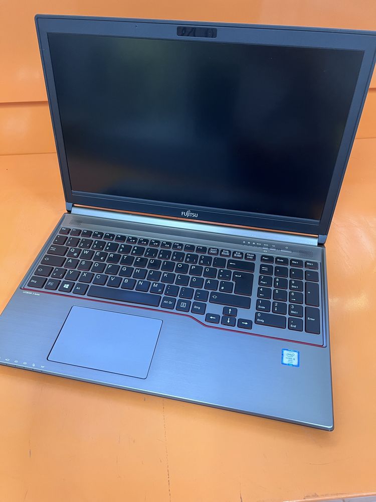 Fudjitsu Lifebook E756