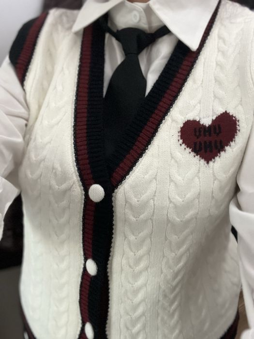 Пуловер , риза и вратовръзка