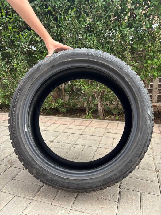 Новые зимние, шипованные шины. 245/45 R20