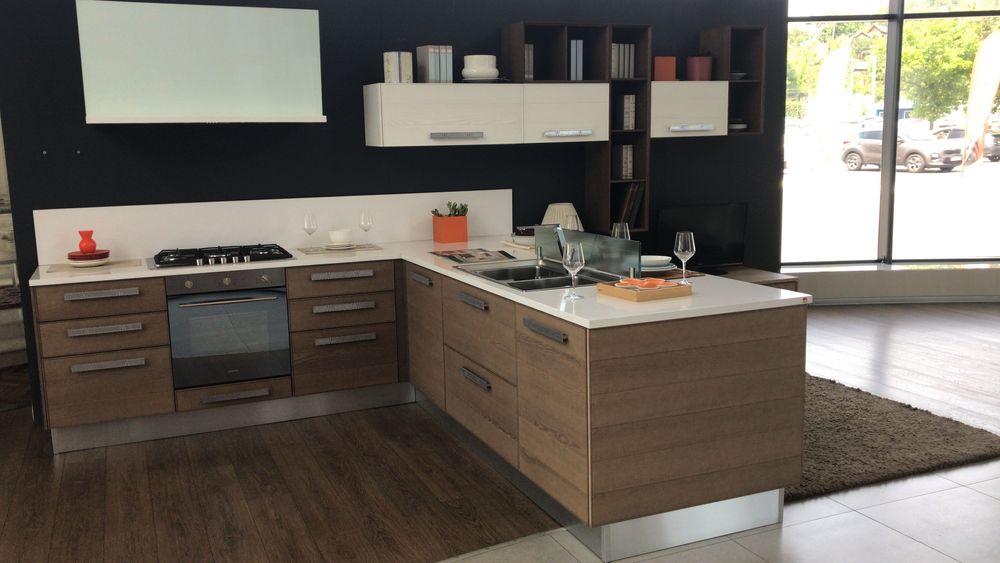 Ofertă.Reducere pina la 70% la bucătăriile  stock expuse in show-room.