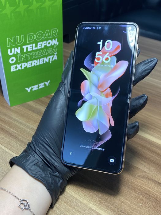 Samsung Galaxy Z Flip4 / Garanție 12 luni / 256 Gb / Foarte bun