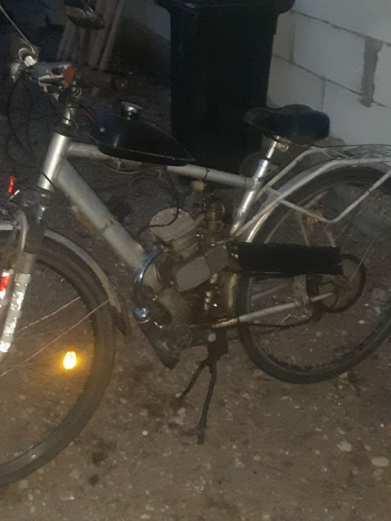 Bicicleta cu motor