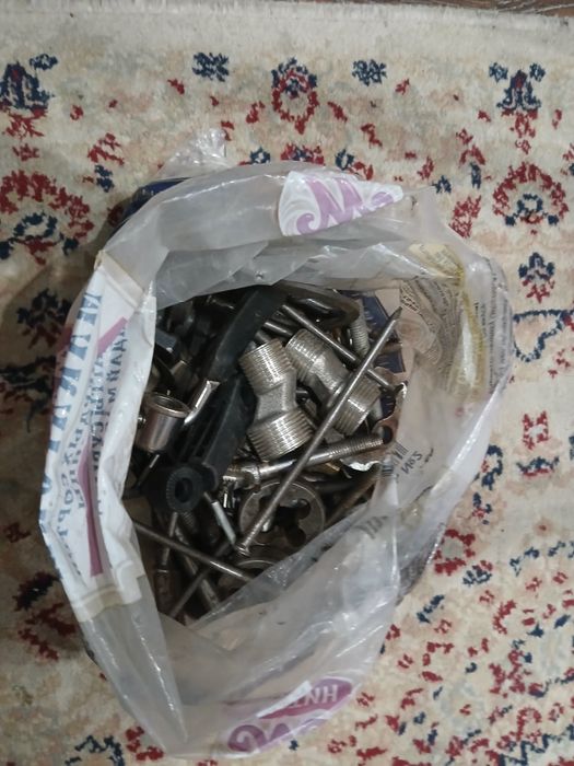 Продам гвозди разные дюбель шурупчики бодты винты большие гвозди