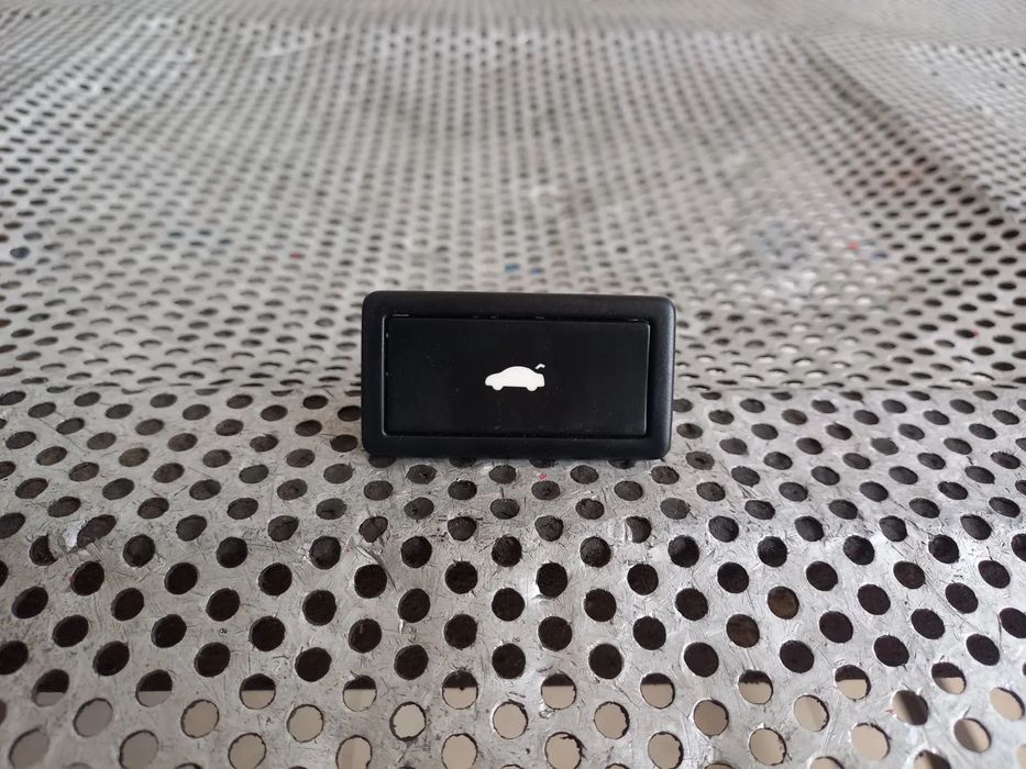 Buton Inchidere Portbagaj Soft Close Haion Hayon Audi A8 4H D4 An 2010-2011-2012-2013-2014-2015-2016-2017 Dezmembrez Audi A8 4H D4 3.0 Tdi Quattro Motor CDT Cutie MXU Volan Stanga - Dezmembrari Arad