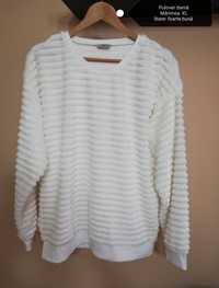 Vând pulover damă, alb, din material pufos, mărimea L/Xl (44-46)