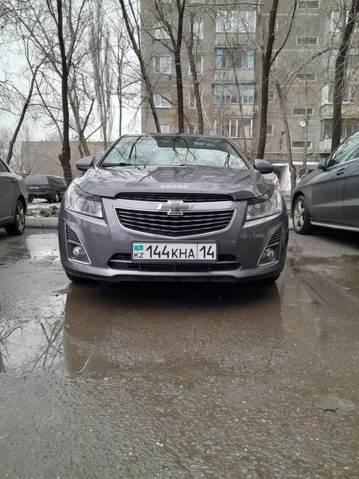 Продам автомобиль шевролет круз 2012года