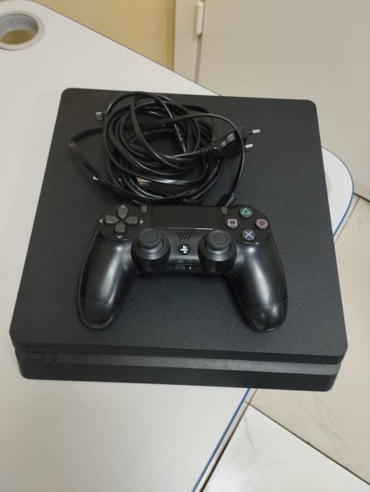 Playstation 4 slim