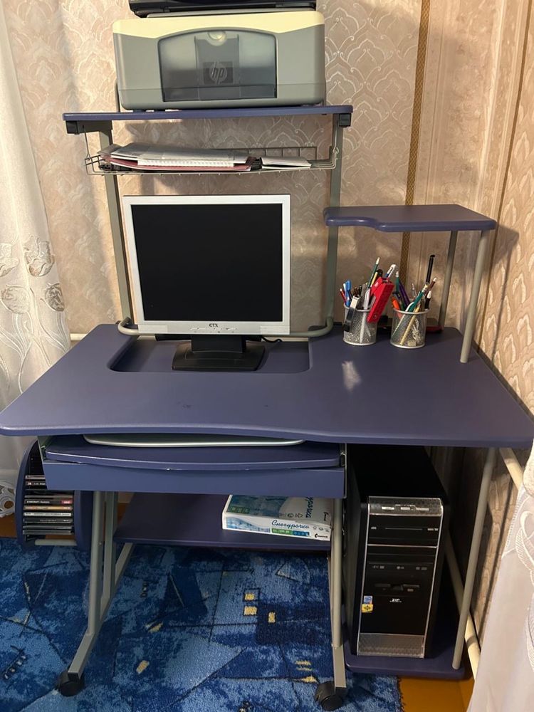 Продаются стенка, компьютерный стол с компьютером