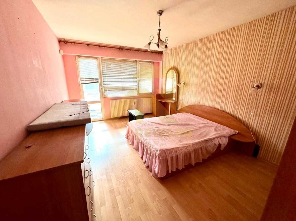 Продава се Тристаен апартамент в Перник, Изток - 90 кв.м за 1023 €/кв.м - Снимка #2