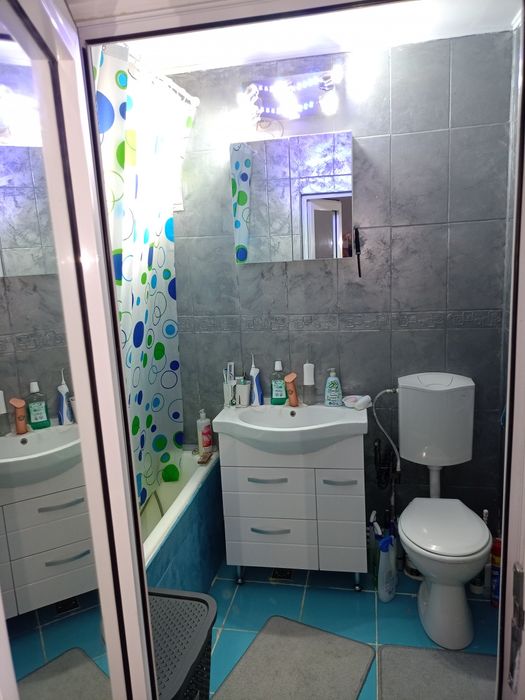 Vând casă piata Centrală 3 camere