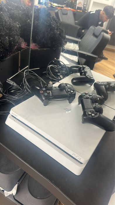 Ps 4 white limited edition