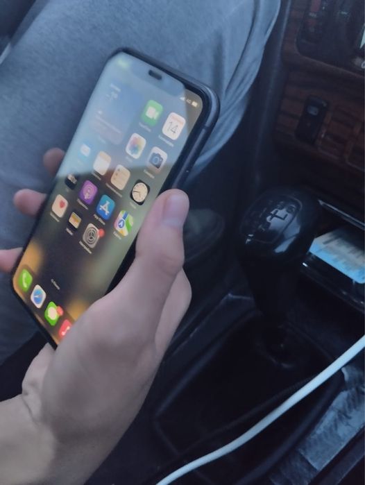 iPhone 11 в отличном состояние