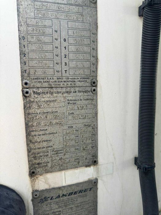 Cap tractor DAF XF 105 460 + Semiremorca Lamberet Carrier Vector 1550