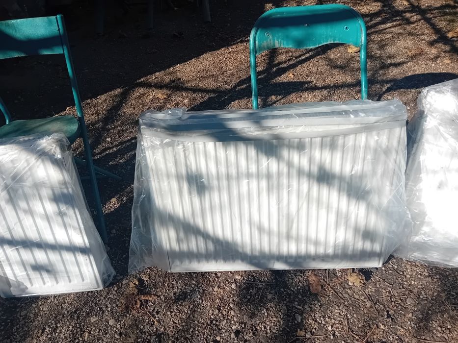 Vand 4 calorifere folosite un sezon