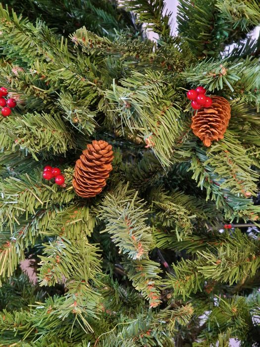 Елха с шишарки и глог 210см