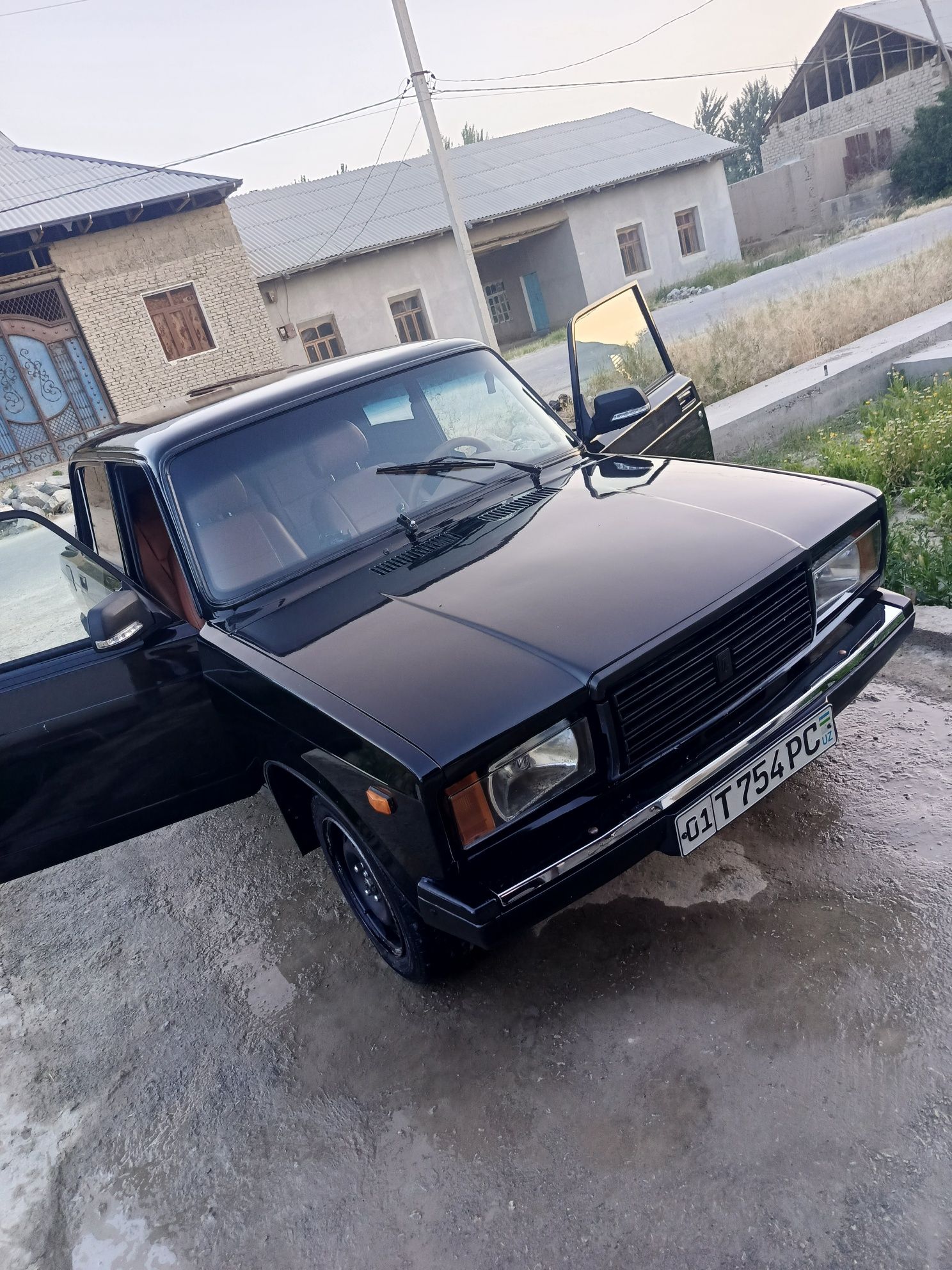 2107 sotiladi rangi qora
