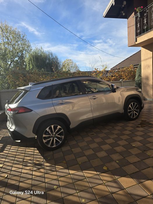 Toyota Corolla Cross Hybrid 4x4 Panoramic!