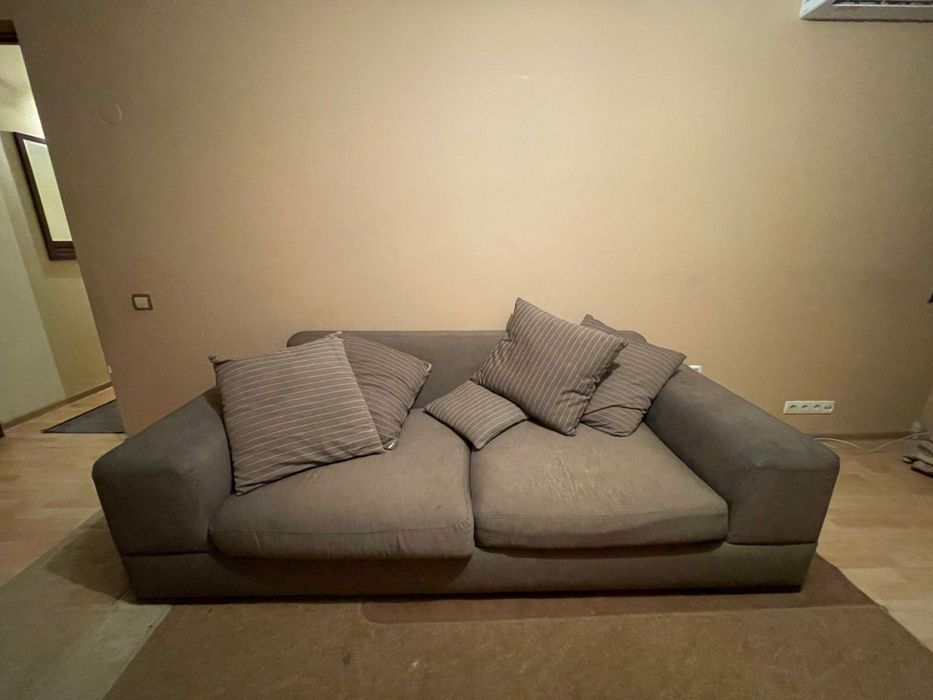 Двухместный диван