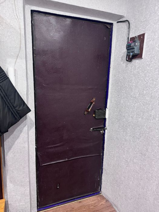 Продам железную дверь