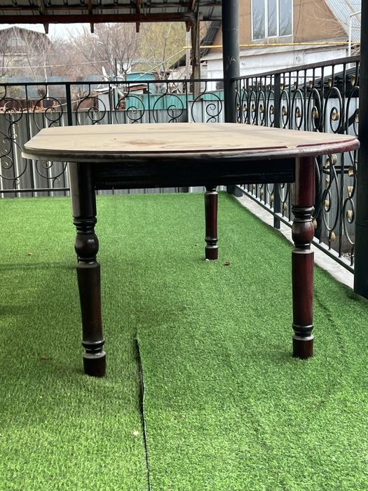 Продам стол готевой без стульев