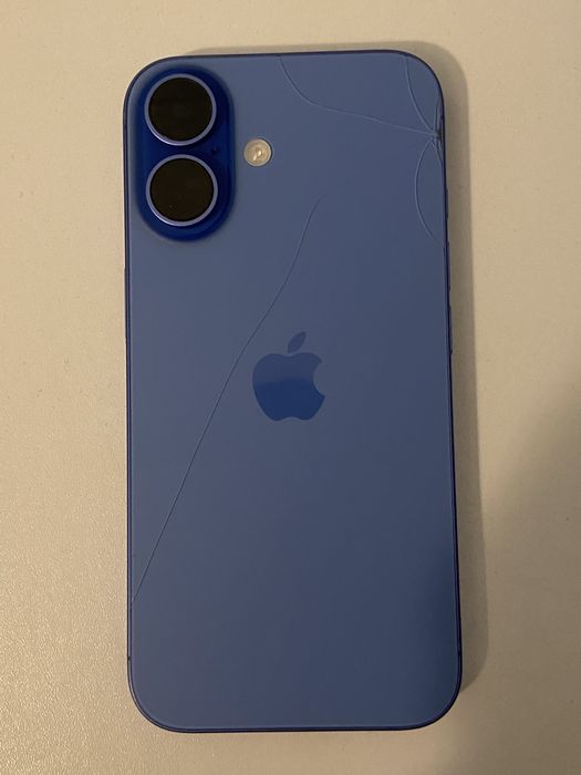 Vand iphone 16 in stare buna