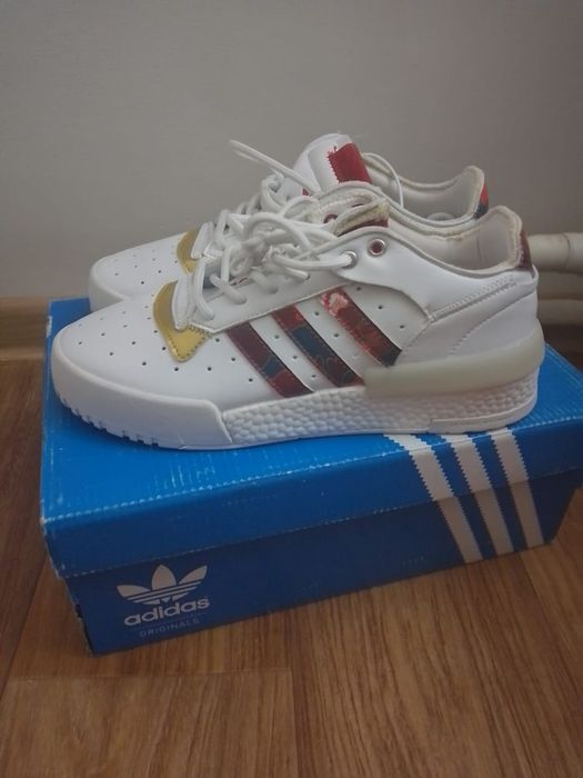 Кросовки адидас оригинал