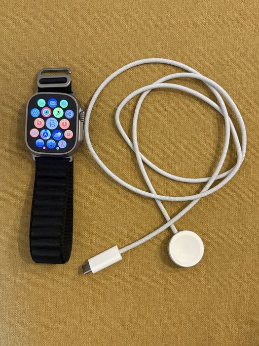 Apple Watch Ultra 2-49мм, титаний, 2 каишки и задядно