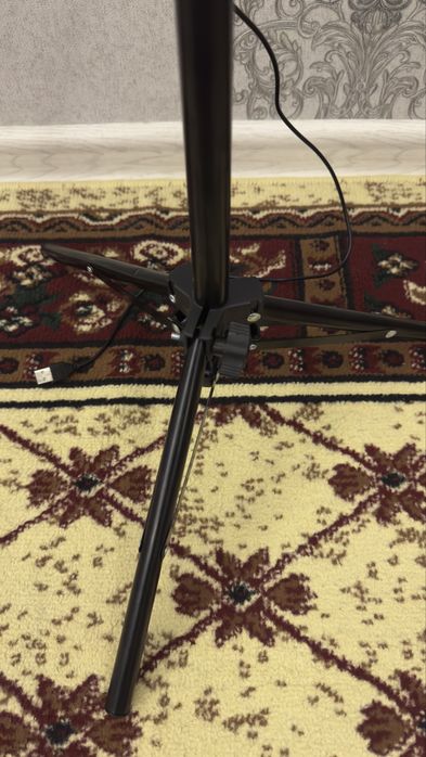 Штатив триног с лампой/ shtativ lampasi bn