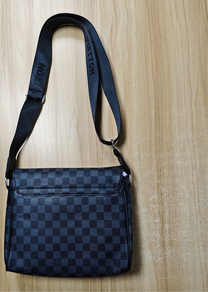 Lv-чантичка ЧИСТО НОВА