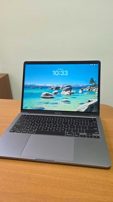 Продавам MacBook Pro M2