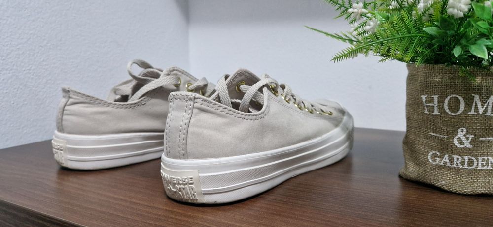 Converse tenesi dama