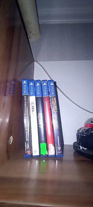 Продам play station 4