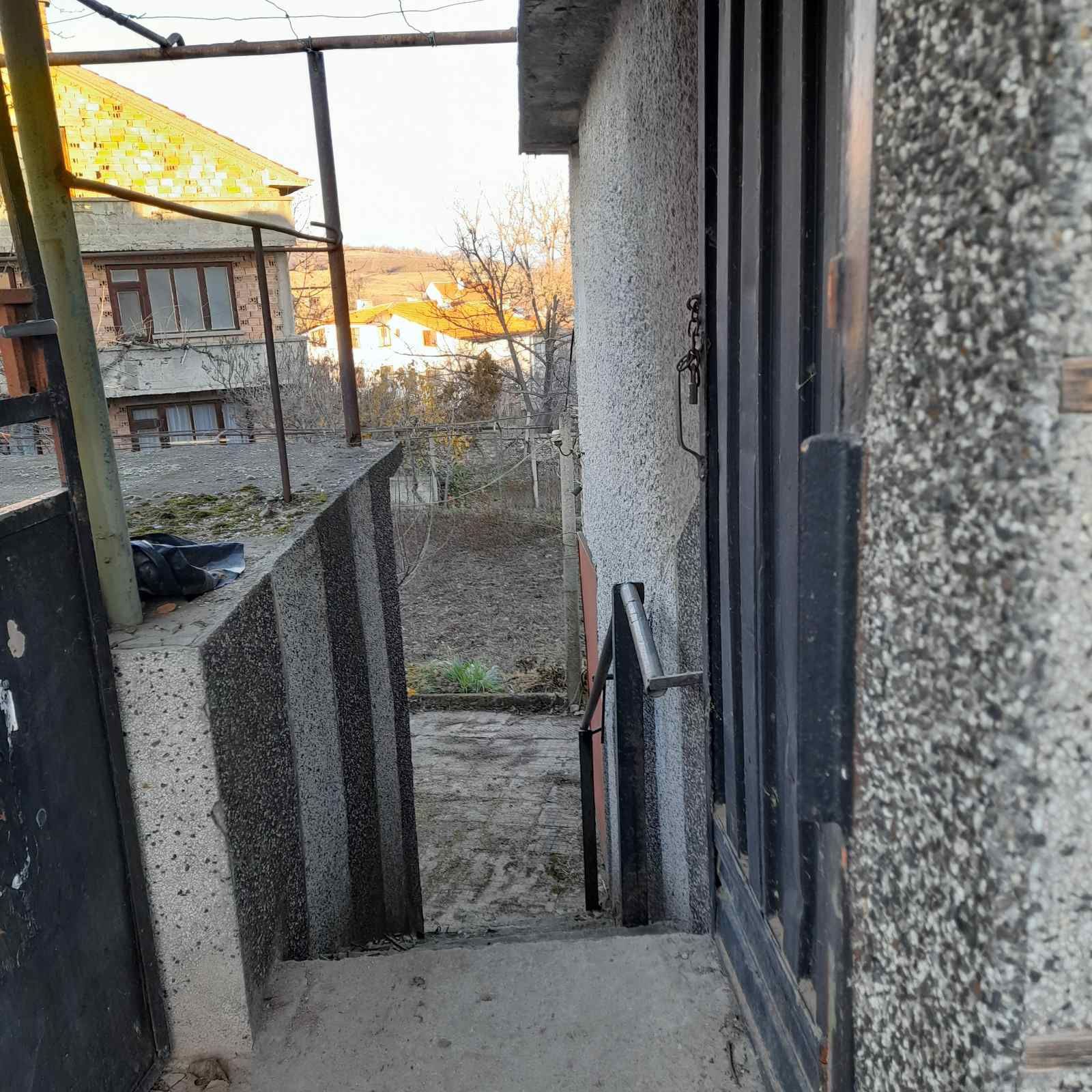 Продава къща в село Дъбравите