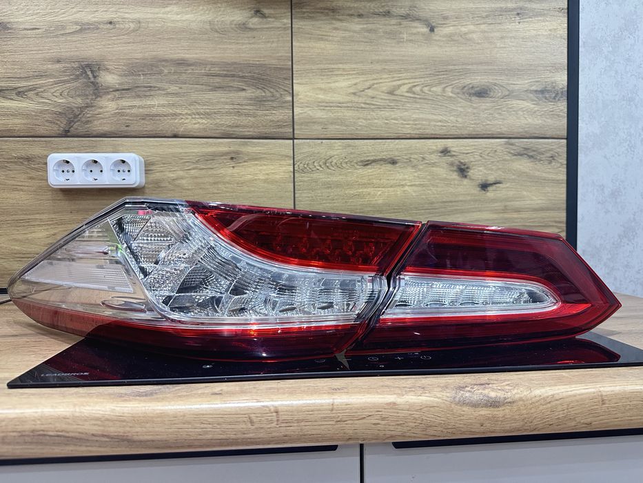 Тойота камри 70-75 задние фары правая сторона оригинал