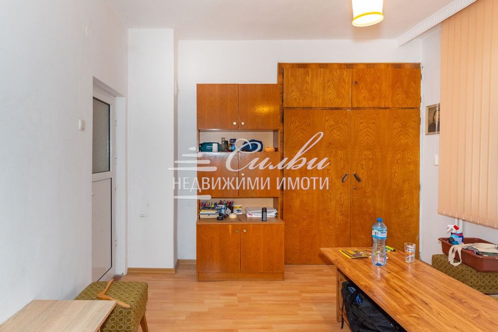 Продава се Четиристаен апартамент в Шумен, Добруджански - 90 кв.м за 935 €/кв.м - Снимка #3