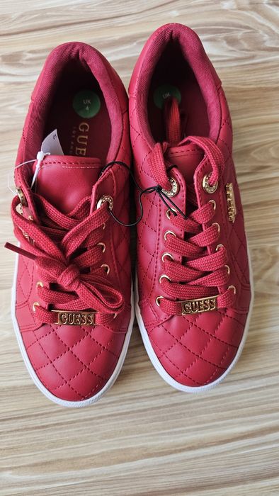 Маратовки GUESS нови