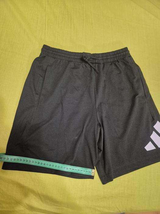 Pantaloni scurți Adidas mărimea M