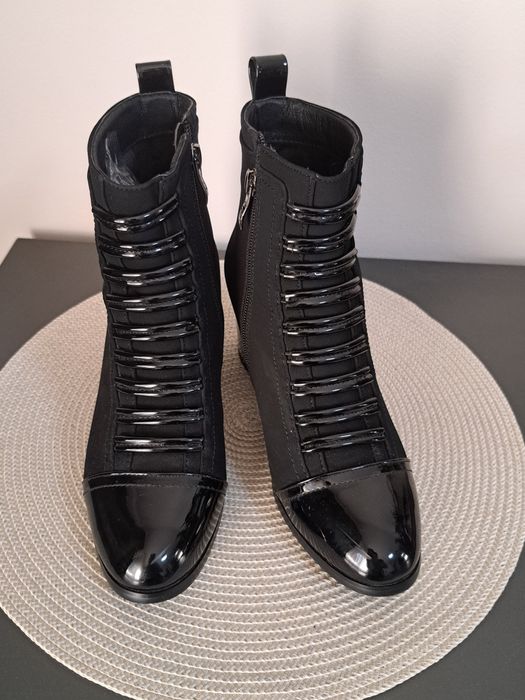 Черни боти Eliza