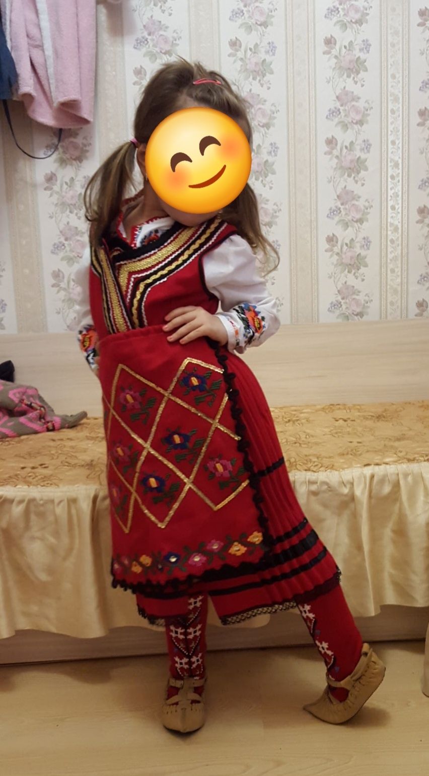 Народна носия момиче